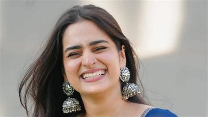 Unveiling The Artistry Of Ayesha Khan: Discoveries From Her Videoplaybacks