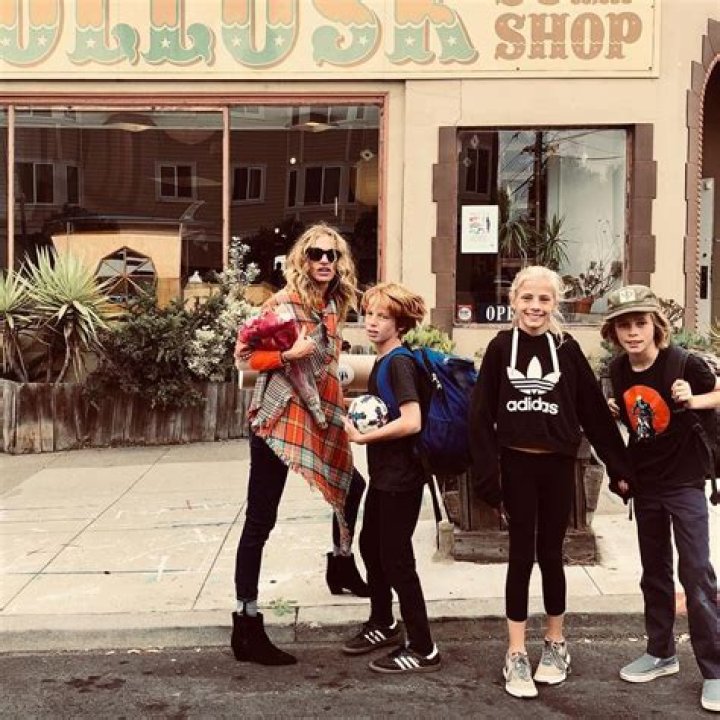 Who Is Phinnaeus Moder Julia Roberts Son